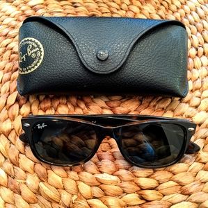 Women's tortoiseshell Ray-Ban Wayfarers